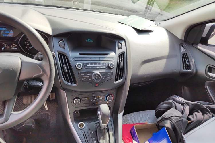 Used Ford Focus 2015 Hatchback 1.6L Automatic Comfort Model Audio And AC Panel