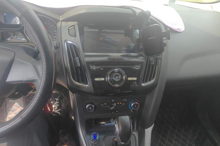 Used Ford Focus 2015 Hatchback 1.6L Automatic Comfort Model Audio And AC Panel
