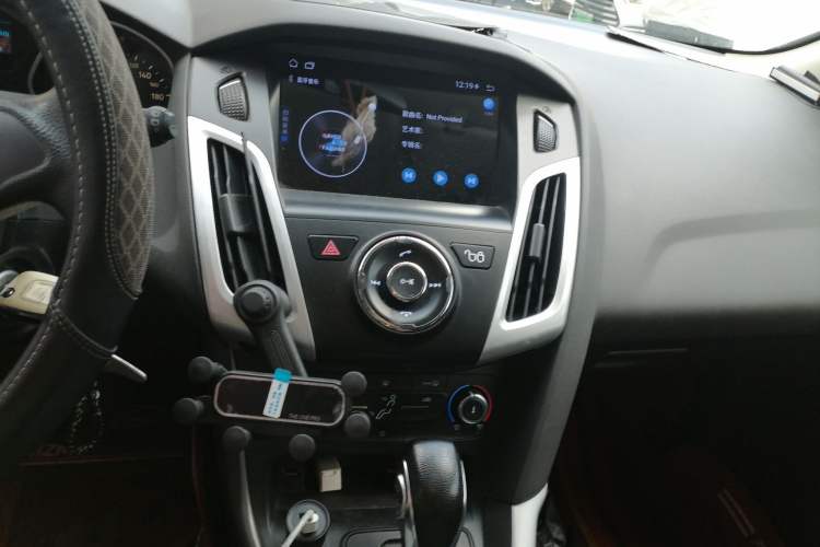 Used Ford Focus 2015 Hatchback 1.6L Automatic Comfort Model Audio And AC Panel