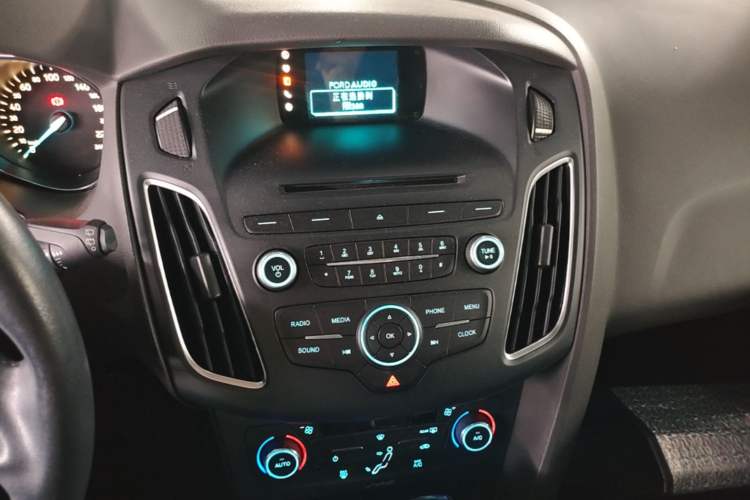 Used Ford Focus 2015 Hatchback EcoBoost 125 Automatic Supreme Style Edition Audio And AC Panel