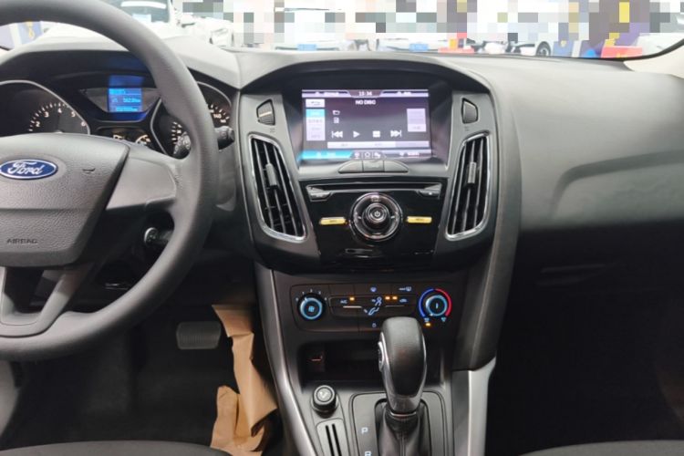 Used Ford Focus 2015 Hatchback 1.6L Automatic Comfort Model Audio And AC Panel