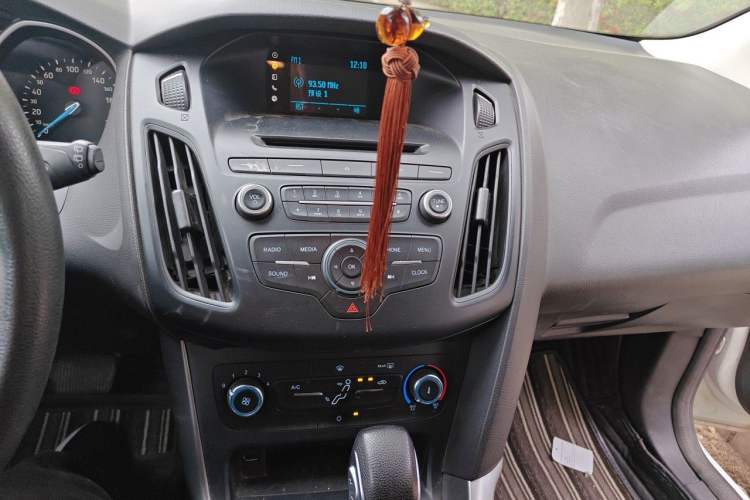 Used Ford Focus 2015 Hatchback 1.6L Automatic Comfort Model Audio And AC Panel