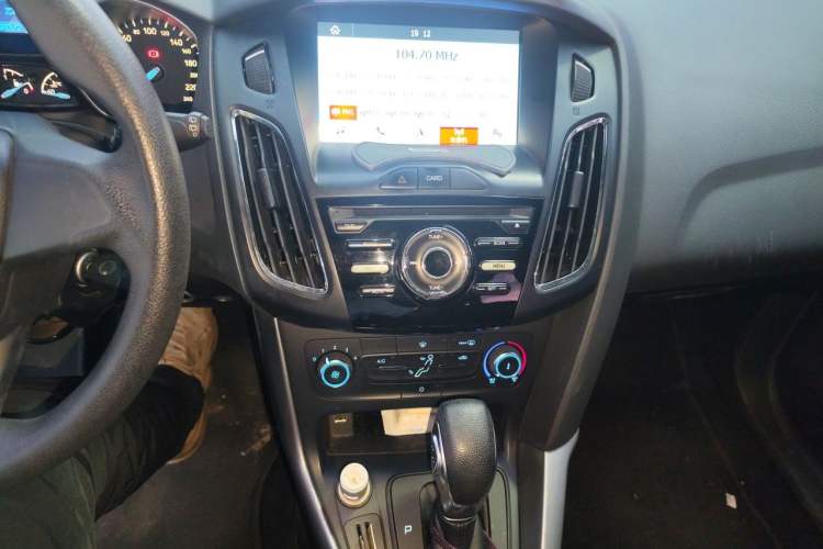 Used Ford Focus 2015 Hatchback 1.6L Automatic Comfort Model Audio And AC Panel