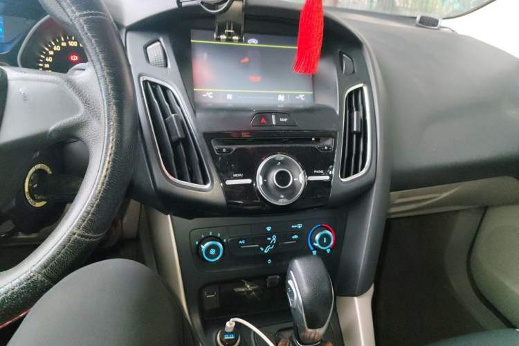 Used Ford Focus 2015 Sedan 1.6L Automatic Comfort Model Audio And AC Panel