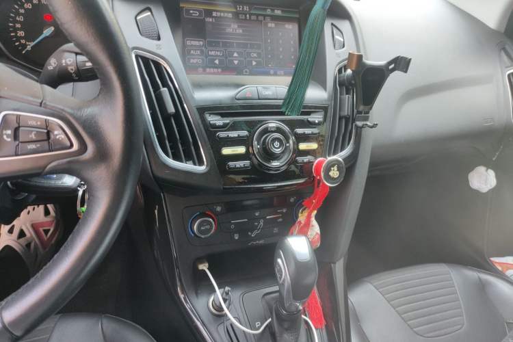 Used Ford Focus 2015 Sedan 1.6L Automatic Trend Model Audio And AC Panel