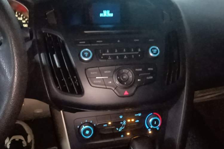 Used Ford Focus 2015 Sedan 1.6L Automatic Comfort Model Audio And AC Panel