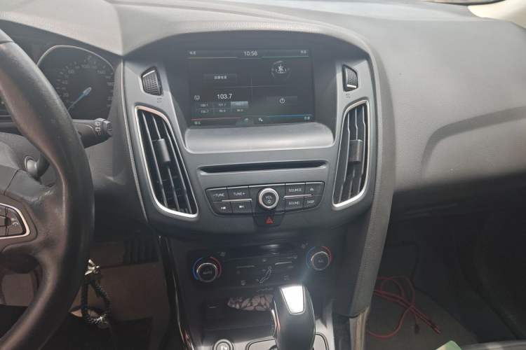 Used Ford Focus 2015 Hatchback EcoBoost 180 Automatic Elite Model Audio And AC Panel