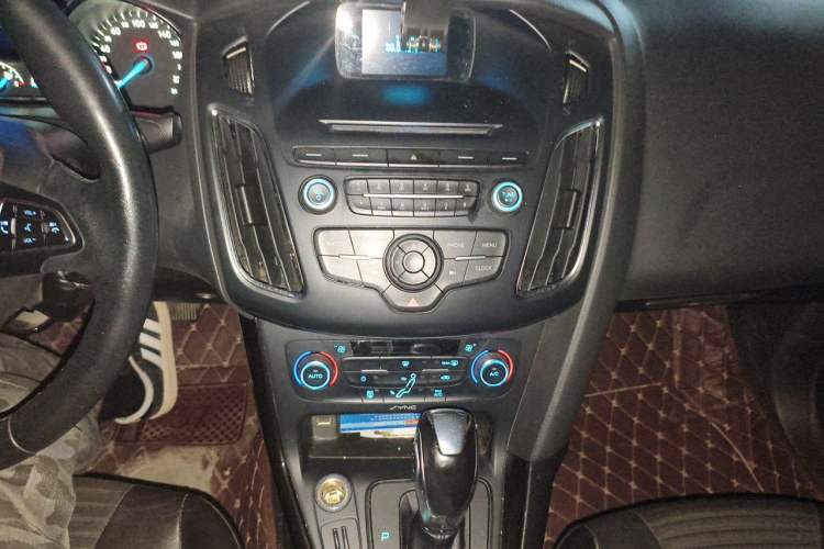 Used Ford Focus 2015 Sedan 1.6L Automatic Trend Model Audio And AC Panel
