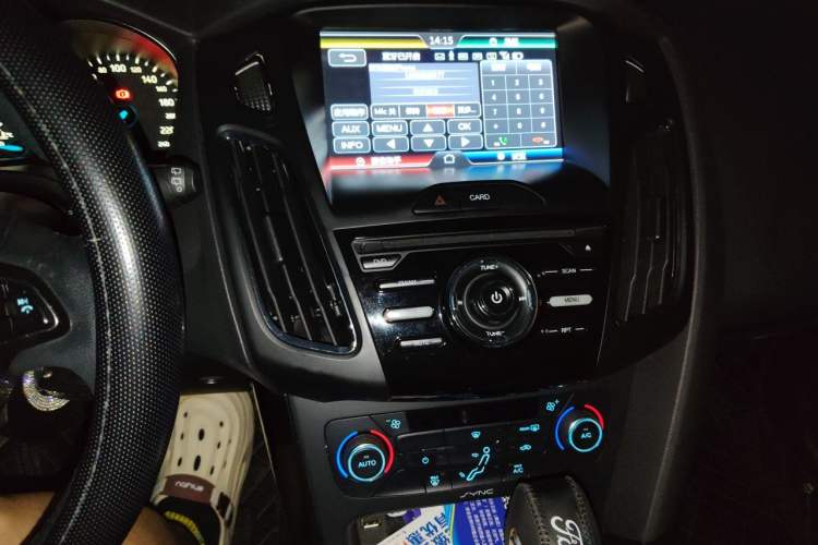 Used Ford Focus 2015 Hatchback 1.6L Automatic Fashion Edition Audio And AC Panel