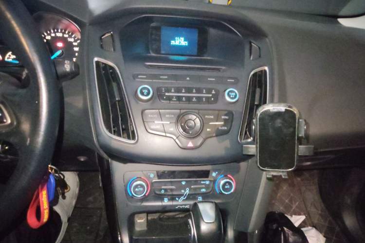 Used Ford Focus 2015 Hatchback 1.6L Automatic Fashion Edition Audio And AC Panel