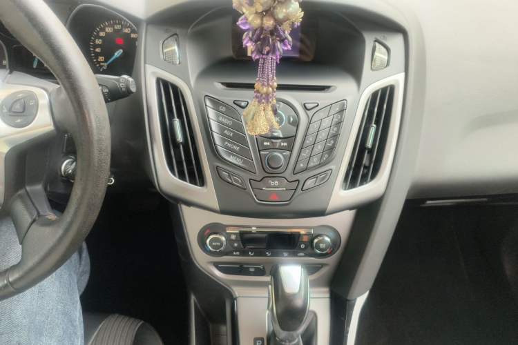 Used Ford Focus 2015 Hatchback 1.6L Automatic Fashion Edition Audio And AC Panel