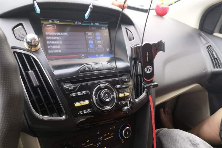 Used Ford Focus 2015 Sedan 1.6L Manual Comfort Model Audio And AC Panel