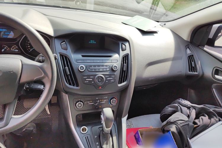 Used Ford Focus 2015 Hatchback 1.6L Automatic Comfort Model Audio And AC Panel
