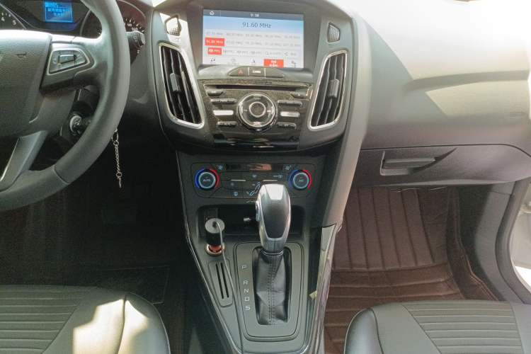 Used Ford Focus 2015 Hatchback 1.6L Automatic Fashion Edition Audio And AC Panel