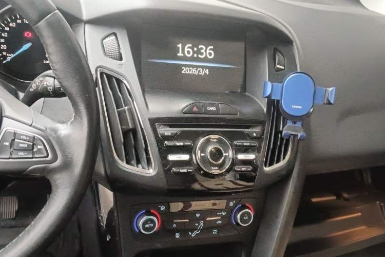 Used Ford Focus 2015 Hatchback 1.6L Manual Fashion Edition Audio And AC Panel