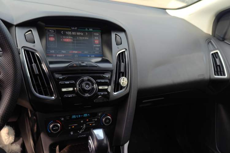 Used Ford Focus 2015 Hatchback 1.6L Automatic Fashion Edition Audio And AC Panel