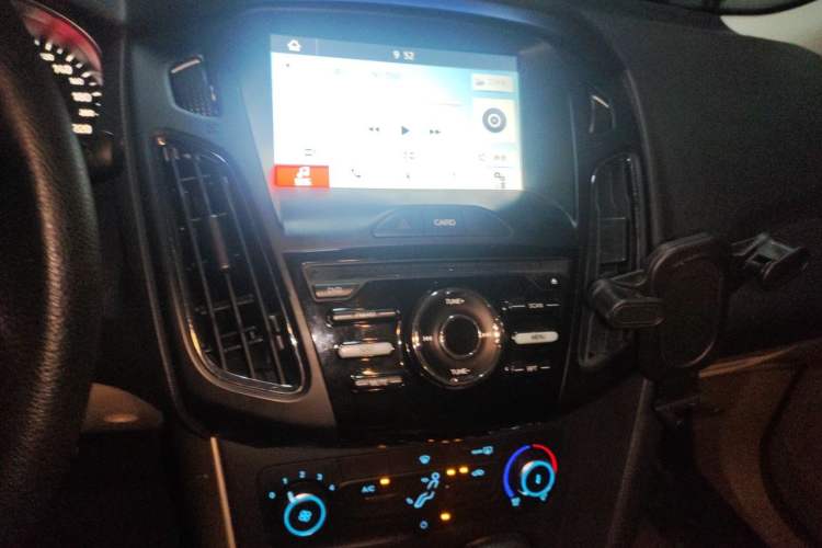 Used Ford Focus 2015 Sedan 1.6L Automatic Comfort Model Audio And AC Panel