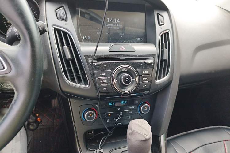 Used Ford Focus 2015 Hatchback 1.6L Automatic Fashion Edition Audio And AC Panel
