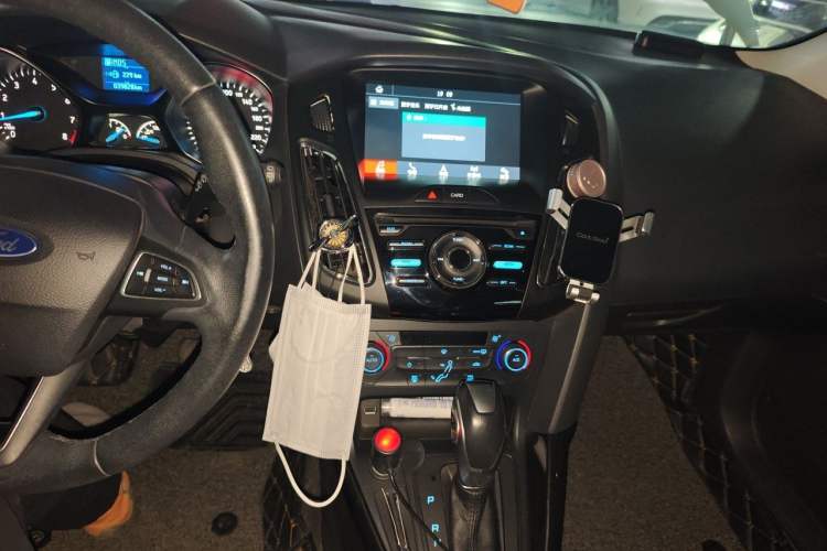 Used Ford Focus 2015 Hatchback 1.6L Automatic Fashion Edition Audio And AC Panel