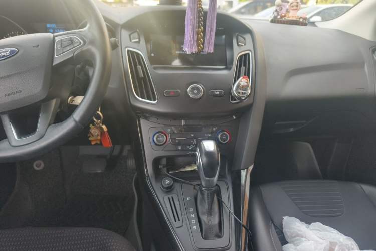 Used Ford Focus 2015 Hatchback 1.6L Automatic Fashion Edition Audio And AC Panel
