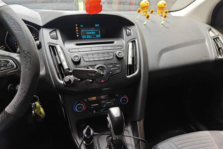 Used Ford Focus 2015 Sedan EcoBoost 125 Automatic Supreme Style Edition Audio And AC Panel