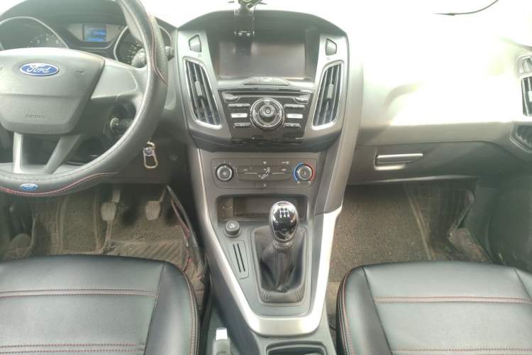 Used Ford Focus 2015 Hatchback 1.6L Manual Comfort Edition Audio And AC Panel