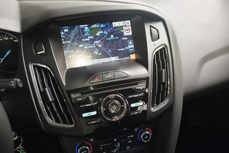 Used Ford Focus 2015 Hatchback 1.6L Automatic Fashion Edition Audio And AC Panel
