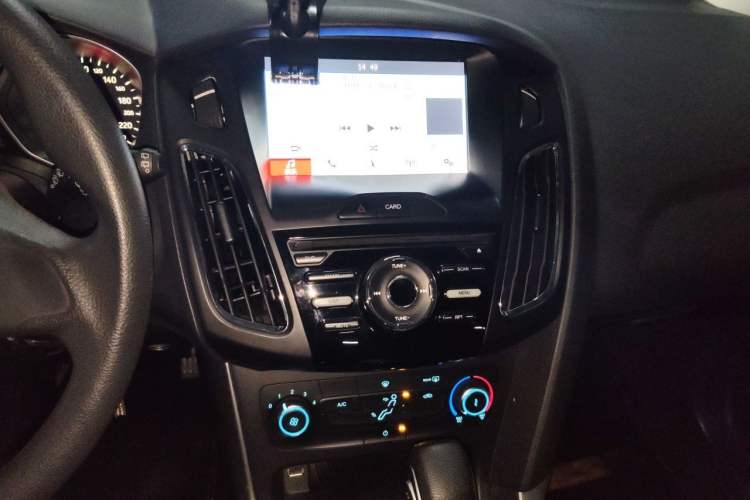 Used Ford Focus 2015 Hatchback 1.6L Automatic Comfort Model Audio And AC Panel