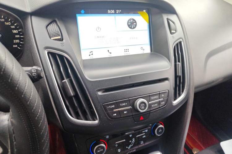 Used Ford Focus 2015 Hatchback EcoBoost 180 Automatic Elite Model Audio And AC Panel