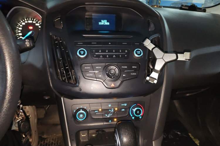 Used Ford Focus 2015 Hatchback 1.6L Automatic Comfort Model Audio And AC Panel