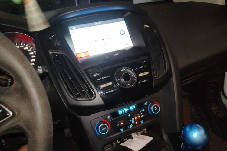 Used Ford Focus 2015 Hatchback 1.6L Manual Fashion Edition Audio And AC Panel