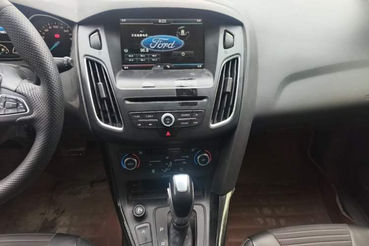 Used Ford Focus 2015 Hatchback EcoBoost 180 Automatic Elite Model Audio And AC Panel