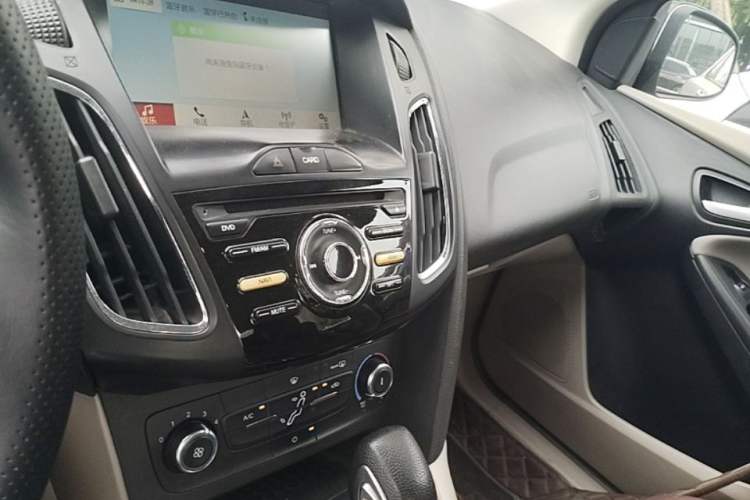 Used Ford Focus 2015 Sedan 1.6L Automatic Comfort Model Audio And AC Panel