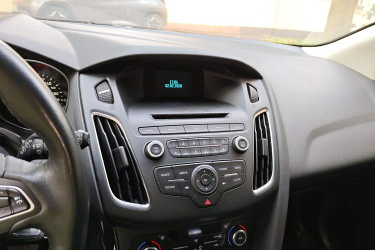 Used Ford Focus 2015 Hatchback 1.6L Automatic Fashion Edition Audio And AC Panel