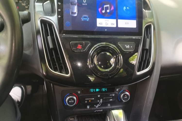 Used Ford Focus 2015 Sedan 1.6L Automatic Trend Model Audio And AC Panel