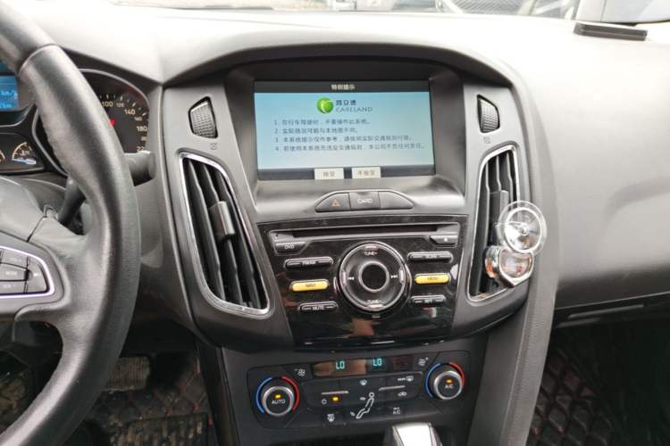 Used Ford Focus 2015 Sedan 1.6L Automatic Trend Model Audio And AC Panel