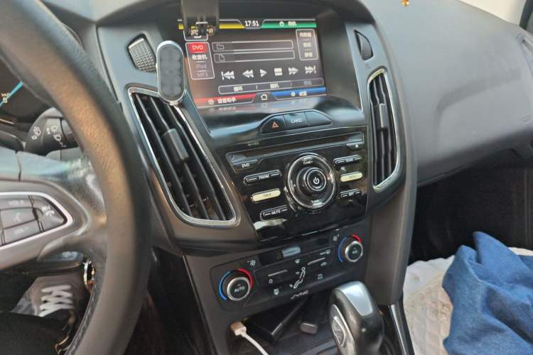 Used Ford Focus 2015 Sedan 1.6L Automatic Trend Model Audio And AC Panel
