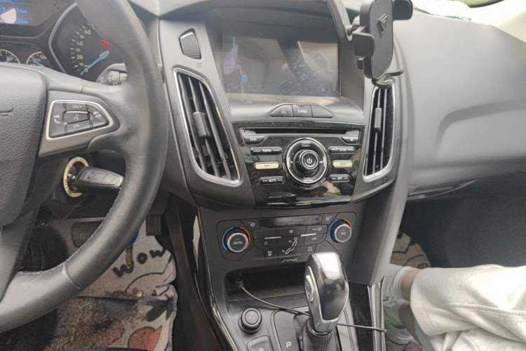 Used Ford Focus 2015 Sedan EcoBoost 125 Automatic Supreme Style Edition Audio And AC Panel
