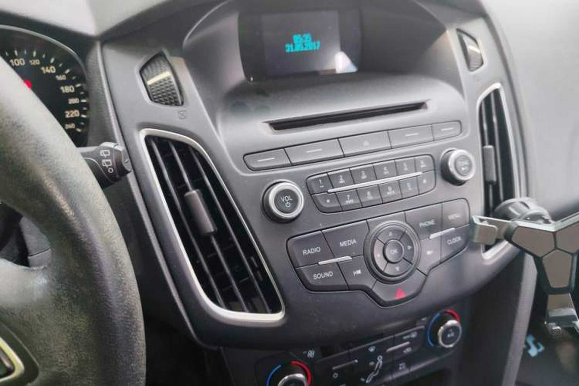 Used Ford Focus 2015 Hatchback EcoBoost 125 Automatic Supreme Style Edition Audio And AC Panel