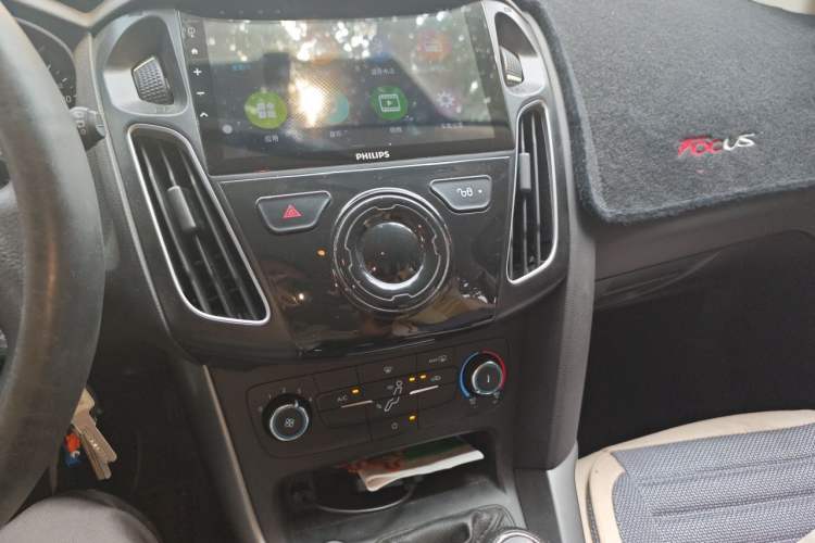 Used Ford Focus 2015 Hatchback 1.6L Manual Comfort Edition Audio And AC Panel