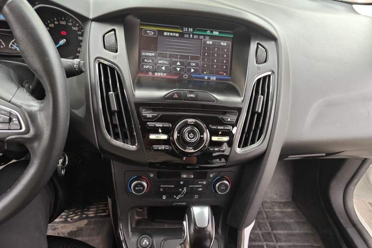 Used Ford Focus 2015 Hatchback 1.6L Automatic Fashion Edition Audio And AC Panel