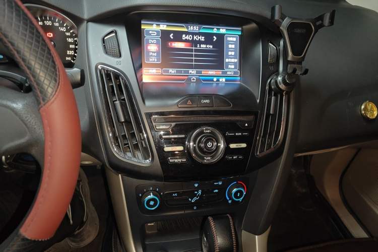 Used Ford Focus 2015 Sedan 1.6L Automatic Comfort Model Audio And AC Panel