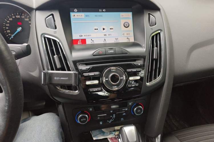 Used Ford Focus 2015 Sedan EcoBoost 125 Automatic Supreme Style Edition Audio And AC Panel