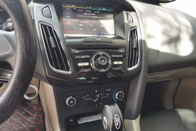 Used Ford Focus 2015 Sedan 1.6L Automatic Comfort Model Audio And AC Panel