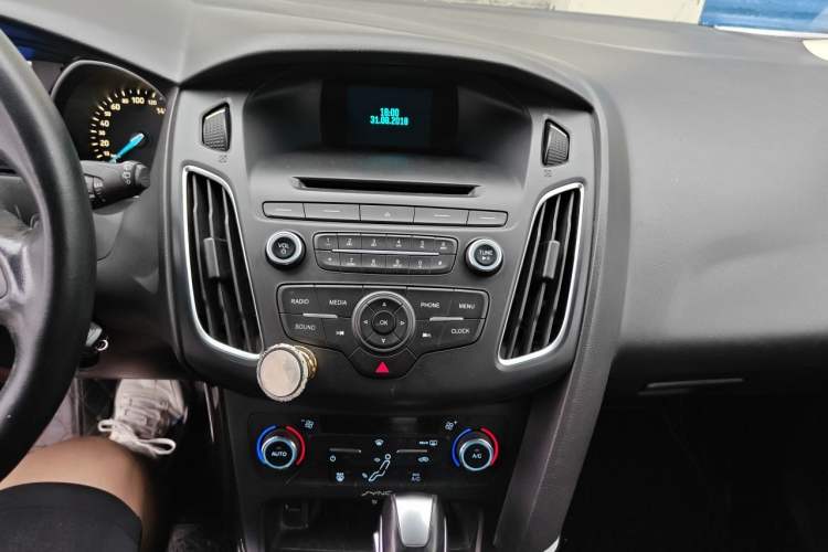 Used Ford Focus 2015 Hatchback 1.6L Automatic Fashion Edition Audio And AC Panel