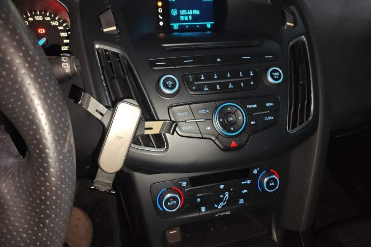 Used Ford Focus 2015 Hatchback EcoBoost 125 Manual – Ultra-Style Edition Audio And AC Panel