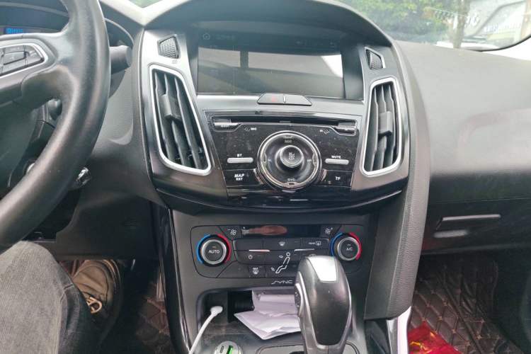 Used Ford Focus 2015 Sedan 1.6L Automatic Trend Model Audio And AC Panel