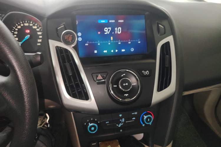 Used Ford Focus 2015 Sedan 1.6L Manual Comfort Model Audio And AC Panel