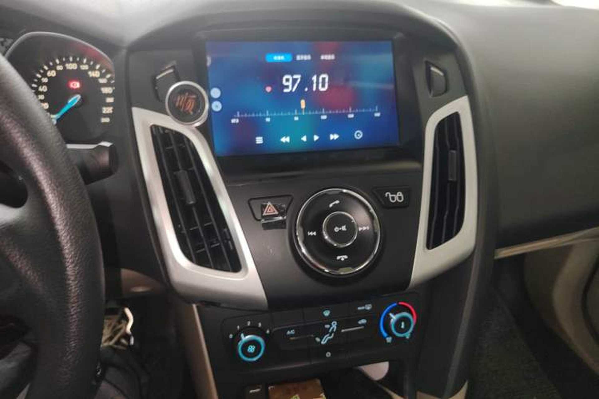 Used Ford Focus 2015 Sedan 1.6L Manual Comfort Model Audio And AC Panel