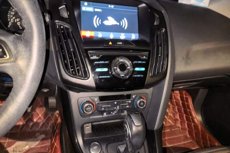 Used Ford Focus 2015 Hatchback 1.6L Automatic Fashion Edition Audio And AC Panel